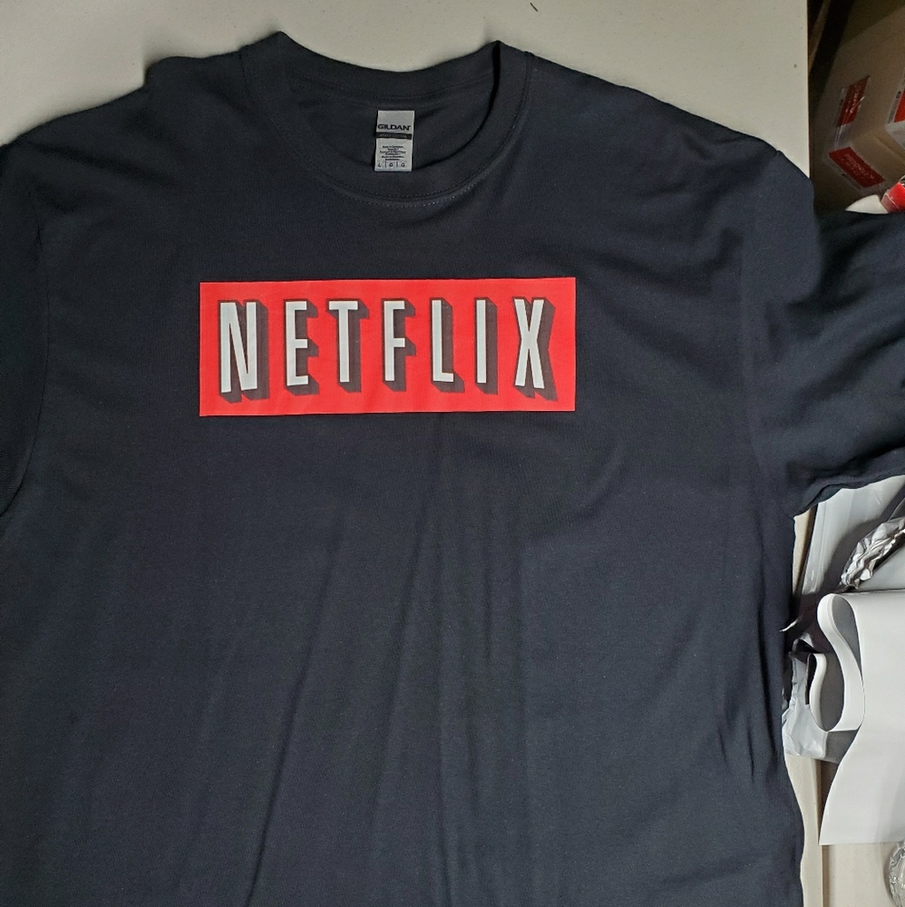 New Shirt Red Netflix unisex Large